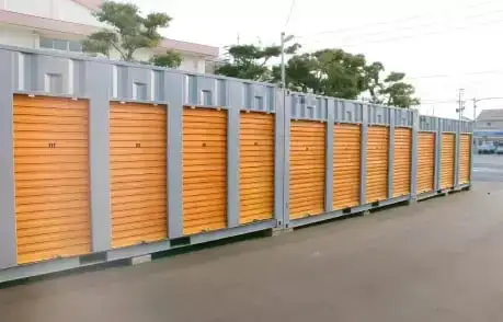 foremost 20ft self storage containers 4 roll up doors warehousing parking lot